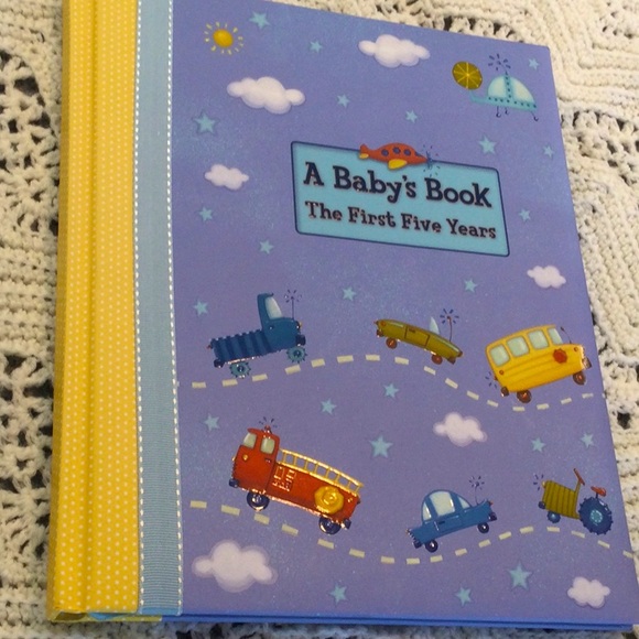 A Baby’s Book. The First Five Years. With hand crocheted receiving blanket. - Picture 2 of 9